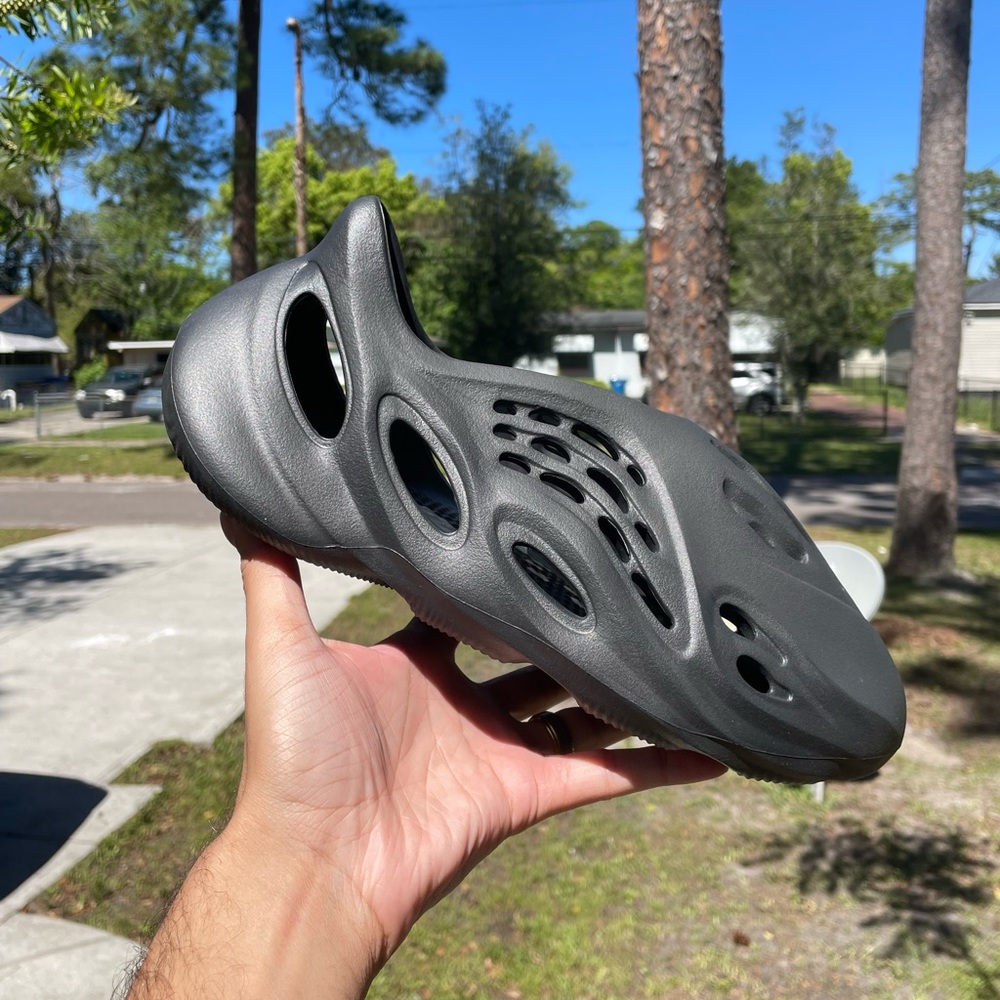 DS Yeezy Foam Runner Onyx